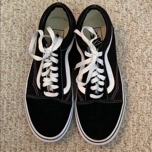 Old skool Black vans, women’s size 8 (euro: 38.5)